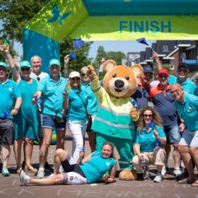 Team 25 van Stichting Ambulance Wens tijdens de Roparun 2026